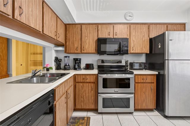3276 CANDLE RIDGE COURT 202, Orlando, FL 32822