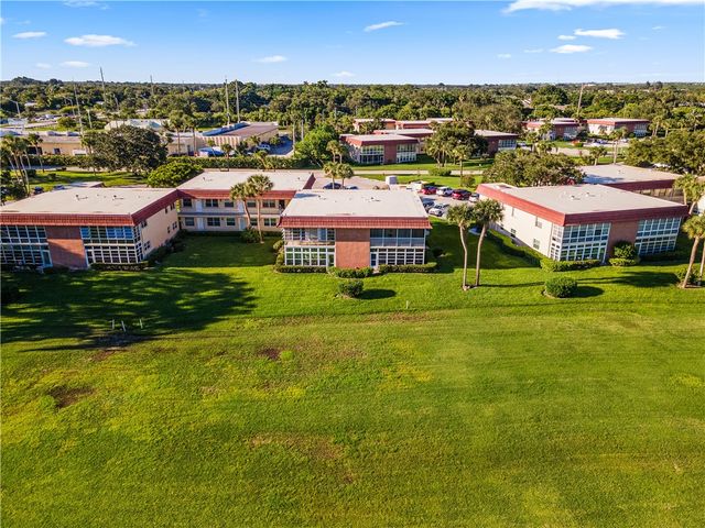 93 Spring Lake Drive 206, Vero Beach, FL 32962