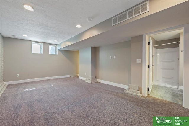 4010 Harney Street, Omaha, NE 68131