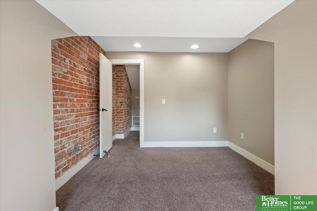 4010 Harney Street, Omaha, NE 68131