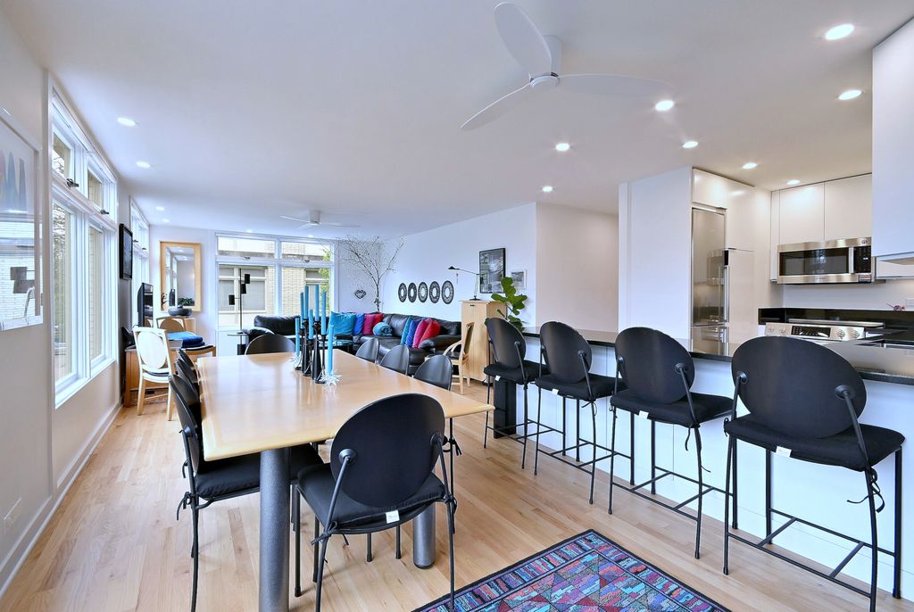 Image 15 of property listing at 222 N Marion Street 2I, Oak Park, IL 60302