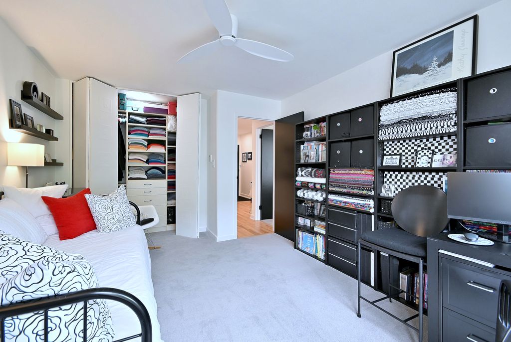 Image 21 of property listing at 222 N Marion Street 2I, Oak Park, IL 60302