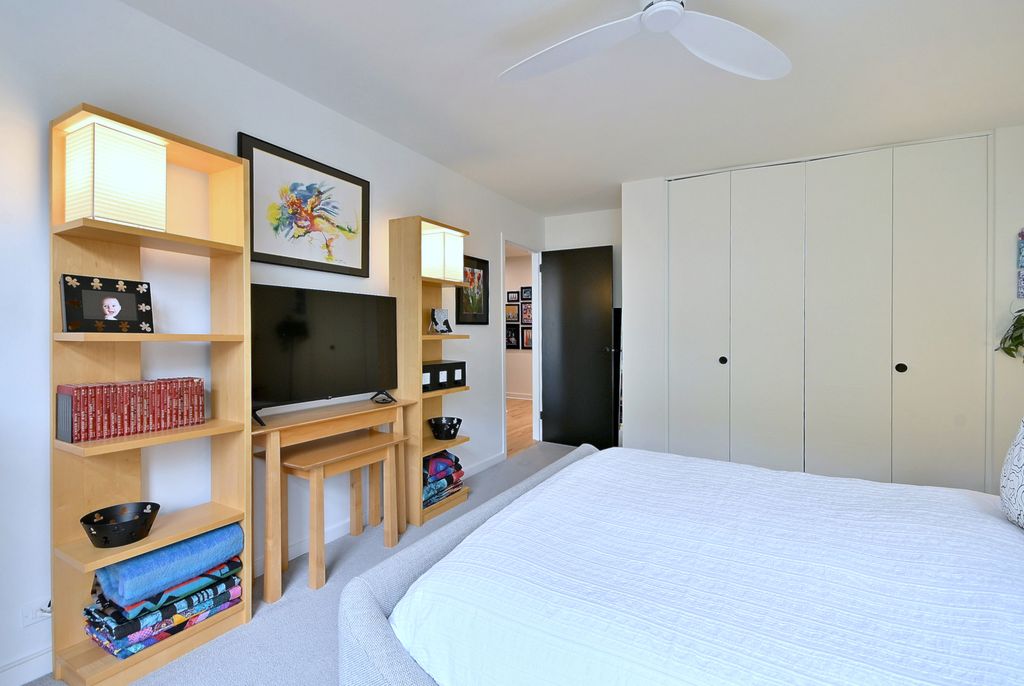 Image 23 of property listing at 222 N Marion Street 2I, Oak Park, IL 60302