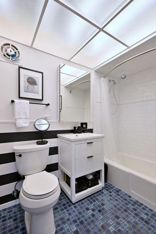 Image 25 of property listing at 222 N Marion Street 2I, Oak Park, IL 60302