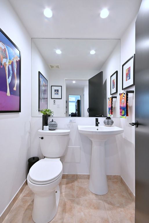Image 27 of property listing at 222 N Marion Street 2I, Oak Park, IL 60302