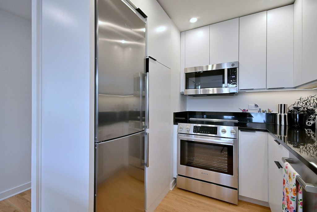 Image 34 of property listing at 222 N Marion Street 2I, Oak Park, IL 60302