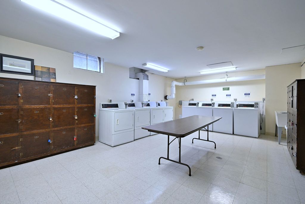 Image 37 of property listing at 222 N Marion Street 2I, Oak Park, IL 60302
