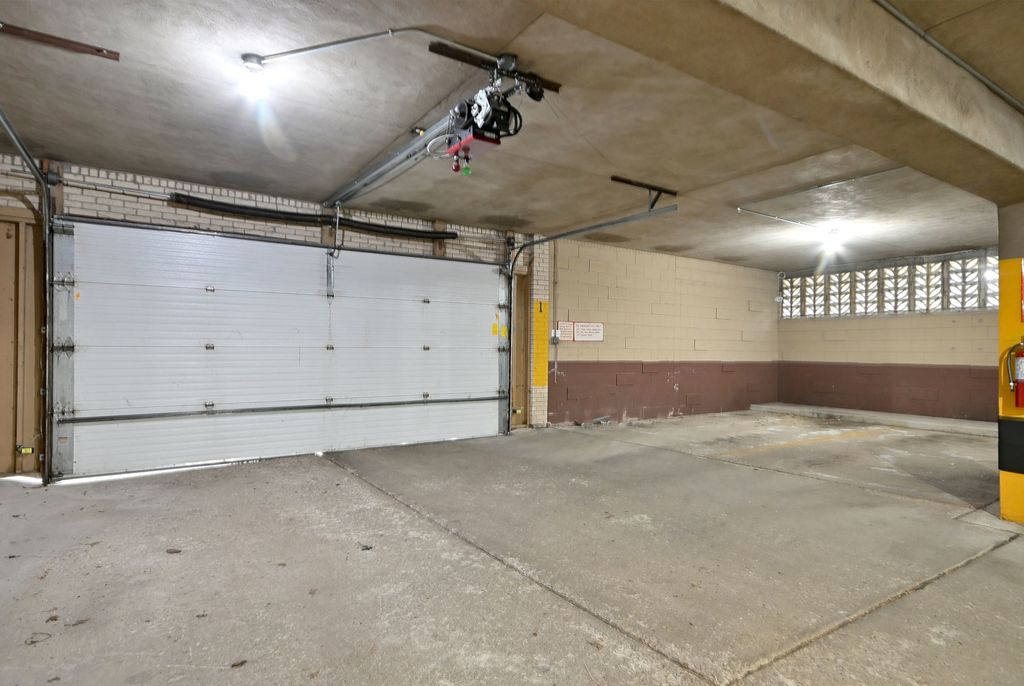 Image 42 of property listing at 222 N Marion Street 2I, Oak Park, IL 60302