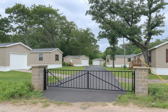 1300 Cypress Trail LOOP, Rockdale, TX 76567