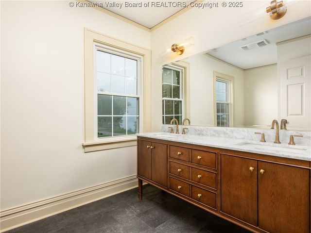 3301 Kanawha Avenue SE, Charleston, WV 25304