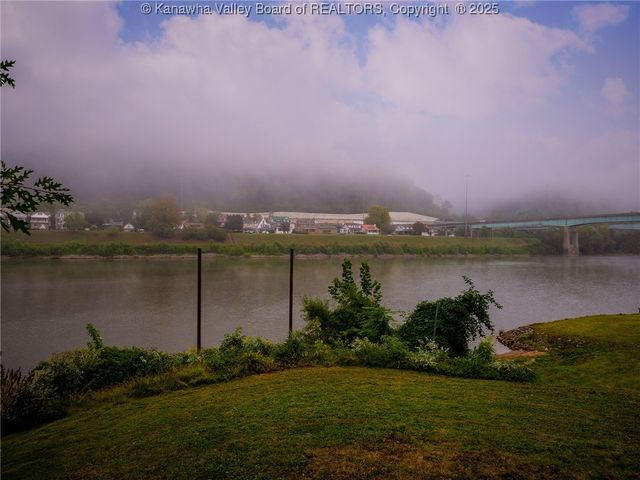 3301 Kanawha Avenue SE, Charleston, WV 25304