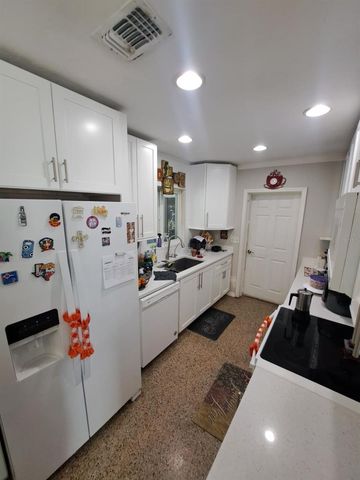 2331 W OAK STREET, Kissimmee, FL 34741