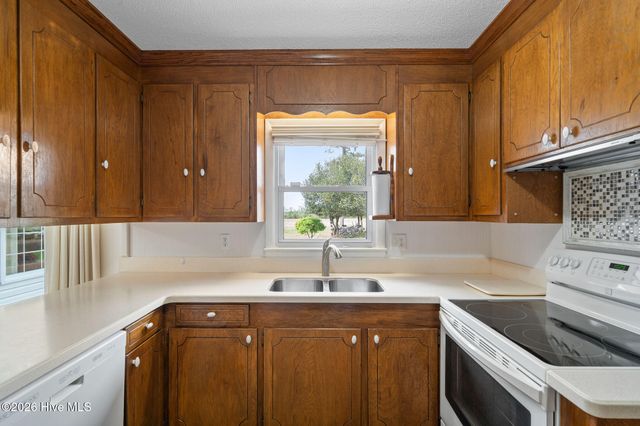 6542 S Nc 41 Highway, Wallace, NC 28466