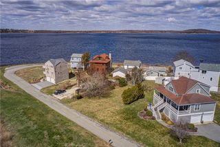 310 Common Fence Boulevard, Portsmouth, RI 02871