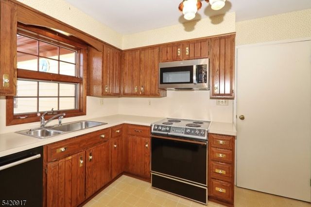 130 Warrenville Rd, Green Brook Twp., NJ 08812