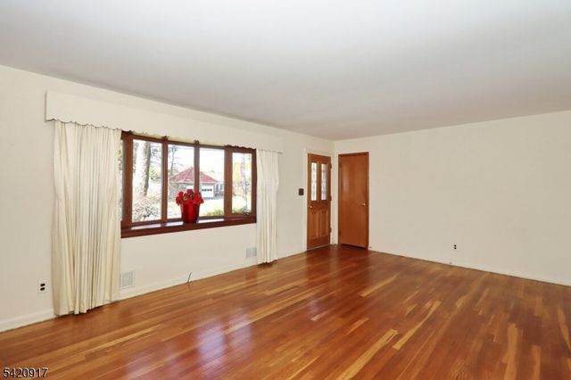 130 Warrenville Rd, Green Brook Twp., NJ 08812