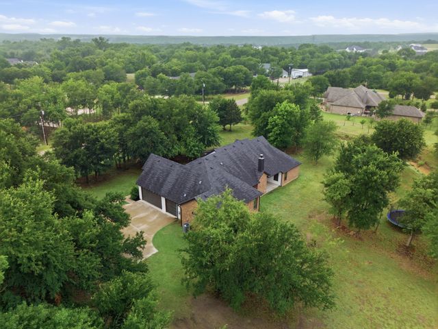 205 Deer Glade Court, Azle, TX 76020