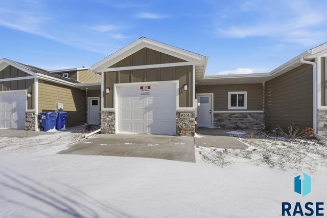 9205 W Ark Pl Place, Sioux Falls, SD 57106