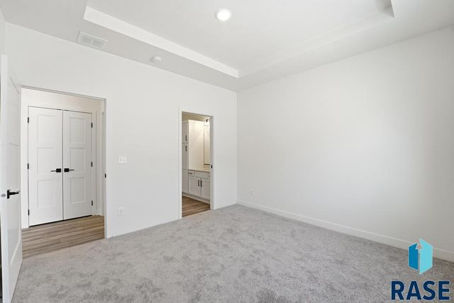 9205 W Ark Pl Place, Sioux Falls, SD 57106