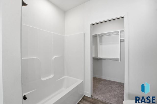 9205 W Ark Pl Place, Sioux Falls, SD 57106