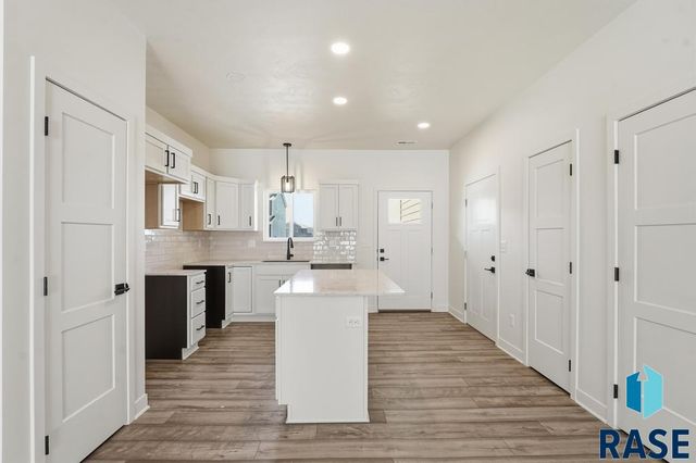 9205 W Ark Pl Place, Sioux Falls, SD 57106