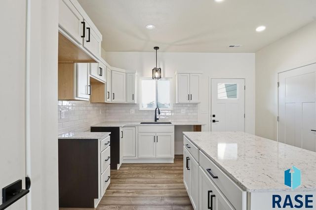 9205 W Ark Pl Place, Sioux Falls, SD 57106