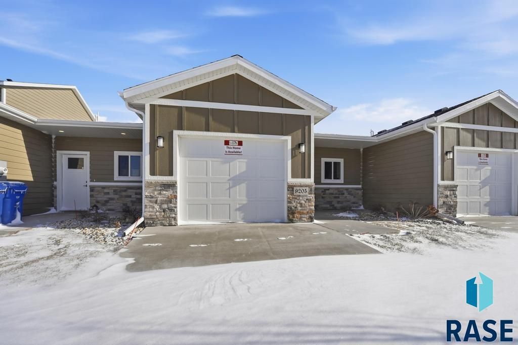 9205 W Ark Pl Place, Sioux Falls, SD 57106