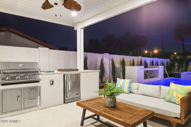3031 N 52ND Street, Phoenix, AZ 85018