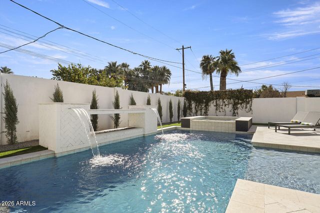 3031 N 52ND Street, Phoenix, AZ 85018