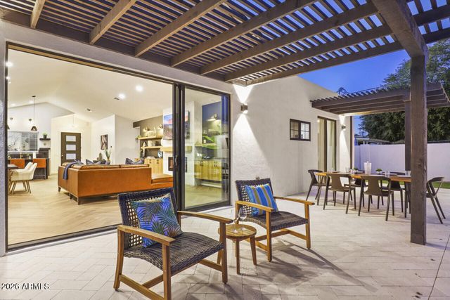 3031 N 52ND Street, Phoenix, AZ 85018
