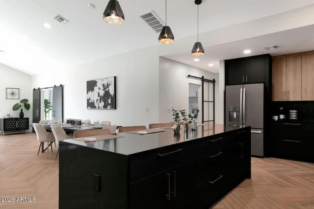 3031 N 52ND Street, Phoenix, AZ 85018