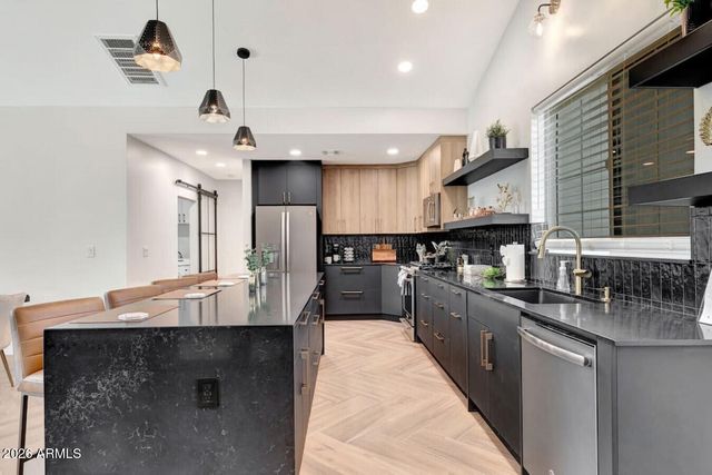 3031 N 52ND Street, Phoenix, AZ 85018