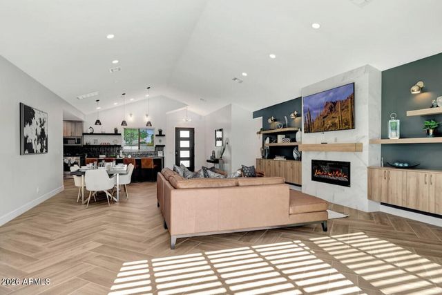 3031 N 52ND Street, Phoenix, AZ 85018