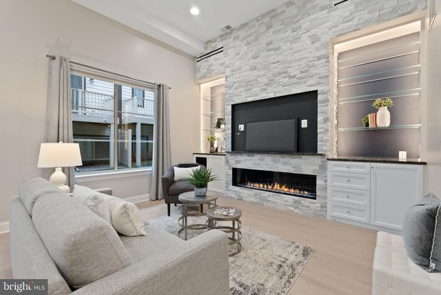 2840 RED STAR LN, Alexandria, VA 22303