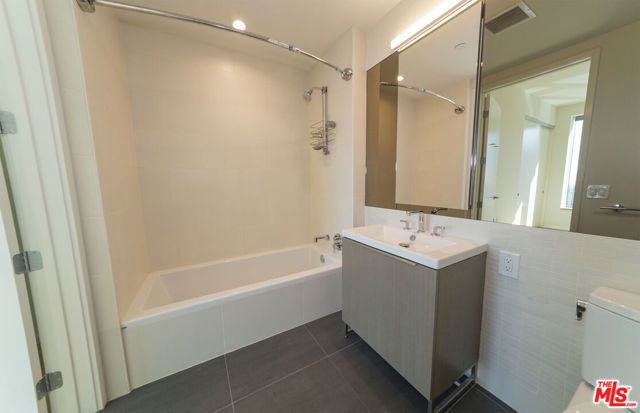 889 Francisco Street 1501, Los Angeles, CA 90017