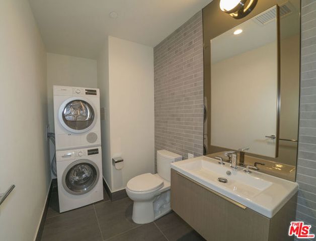 889 Francisco Street 1501, Los Angeles, CA 90017