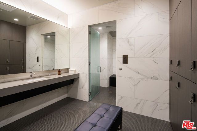 889 Francisco Street 1501, Los Angeles, CA 90017