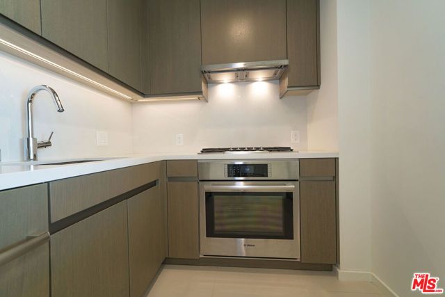 889 Francisco Street 1501, Los Angeles, CA 90017