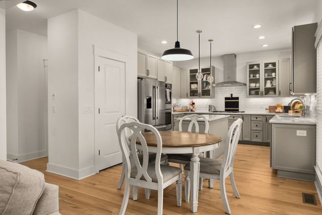 534 Country Club Dr, Dickson, TN 37055