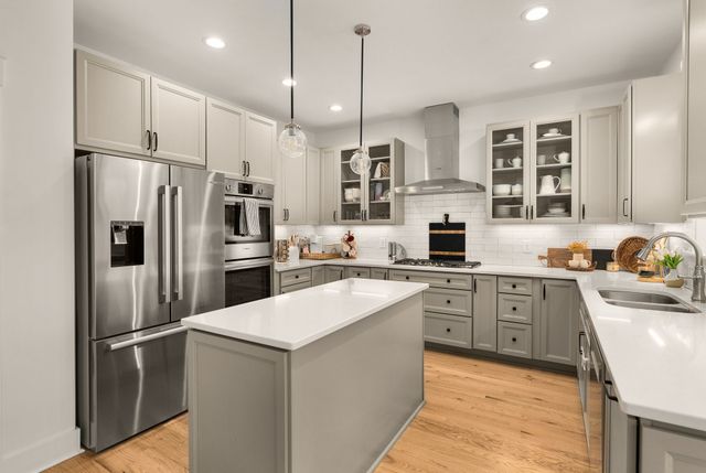 534 Country Club Dr, Dickson, TN 37055