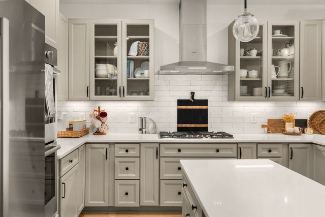 534 Country Club Dr, Dickson, TN 37055