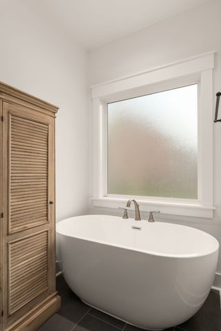 534 Country Club Dr, Dickson, TN 37055