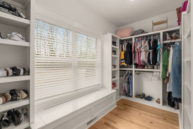 534 Country Club Dr, Dickson, TN 37055