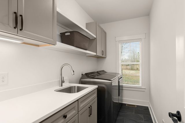 534 Country Club Dr, Dickson, TN 37055