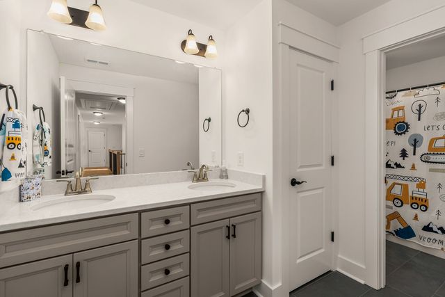 534 Country Club Dr, Dickson, TN 37055