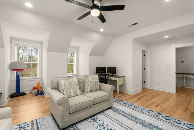 534 Country Club Dr, Dickson, TN 37055