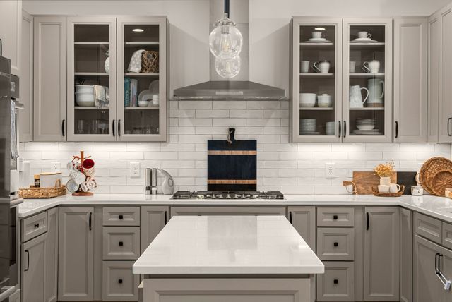 534 Country Club Dr, Dickson, TN 37055