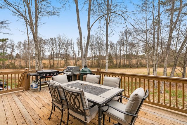 534 Country Club Dr, Dickson, TN 37055