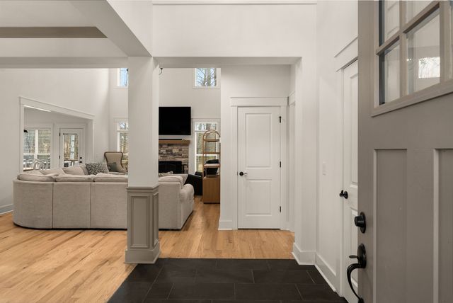 534 Country Club Dr, Dickson, TN 37055