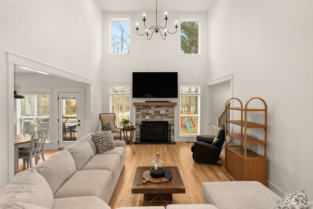 534 Country Club Dr, Dickson, TN 37055